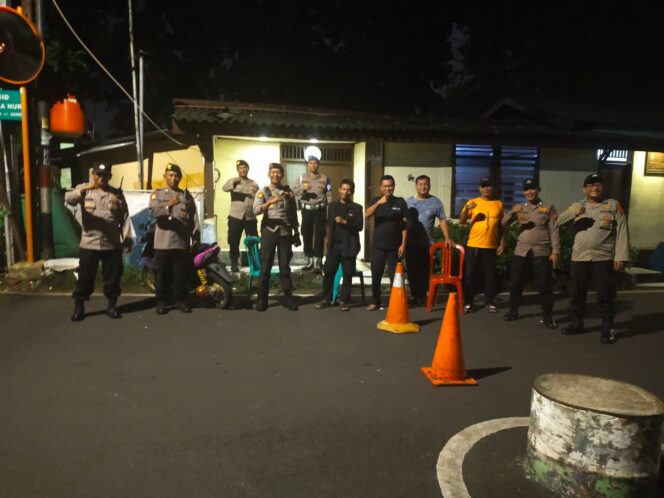 
					Patroli Jalan Kaki Tiga Pilar Menteng Perkuat Keamanan Lingkungan Rw 04 Pegangsaan