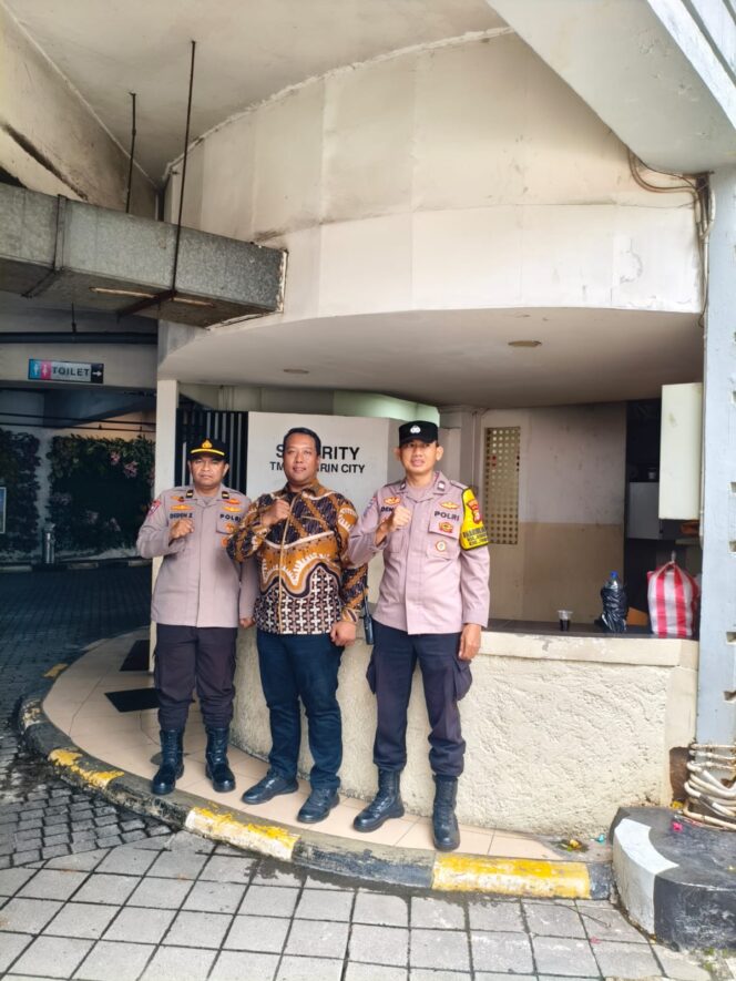 
					Perkuat Sinergi Keamanan, Bhabinkamtibmas Sambangi Posko Security Mall Thamrin City
