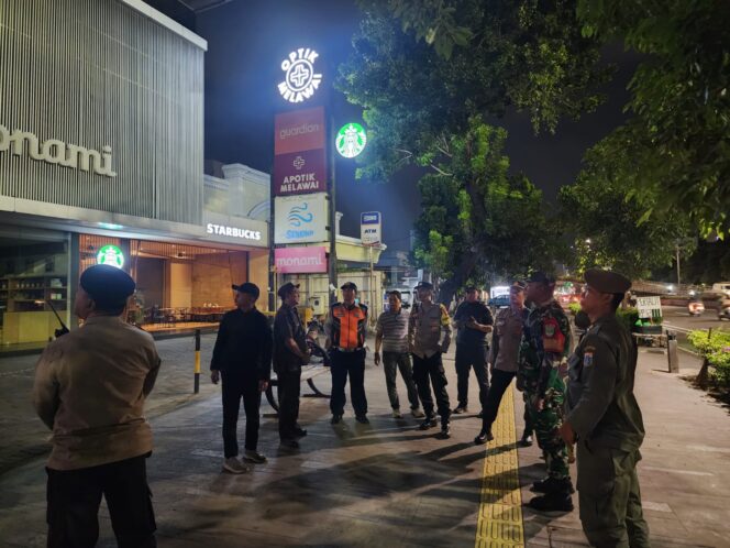 
					Polsek Senen Gelar Apel Ops Cipta Kondisi dan Patroli Gabungan 3 Pilar