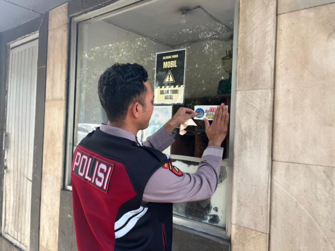 
					Unit Samapta Kenalkan Lapor Cepat Sistem Barcode, Warga Diajak Aktif Jaga Kamtibmas2