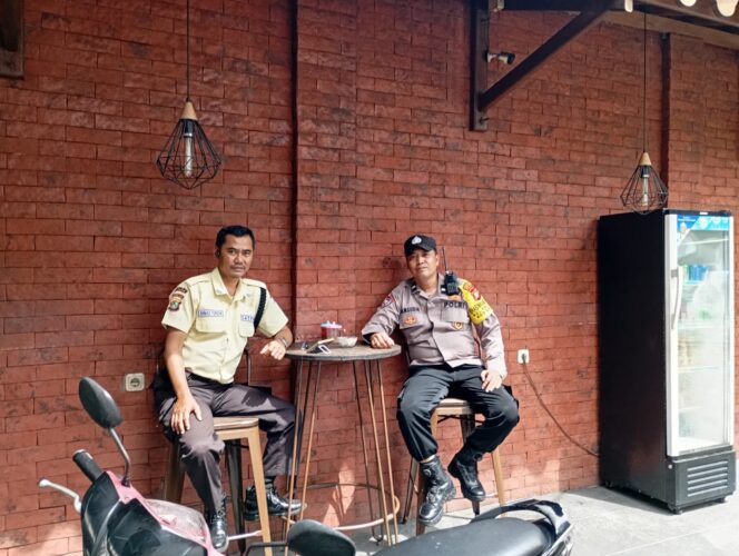 
					Bhabinkamtibmas Kwitang Lakukan Patroli Dialogis di Museum Sumpah Pemuda