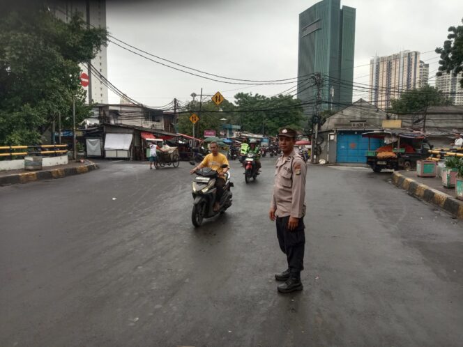 
					Pelayanan Prima Polri, Ploting Pagi Cegah Kemacetan dan Tawuran Pelajar