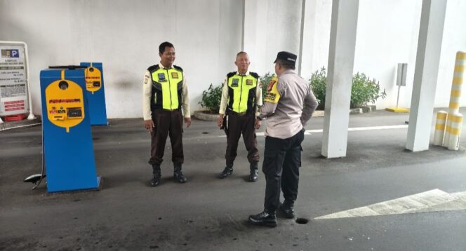 
					Bhabinkamtibmas Gondangdia Perkuat Pengamanan di Wisma Nusantara Menteng