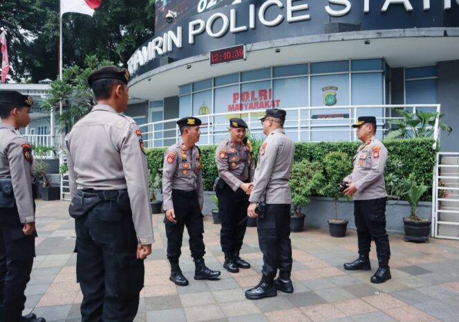 
					Kapolsek Metro Menteng Pimpin Monitoring Intensif Wilayah, Pastikan Keamanan Tetap Kondusif