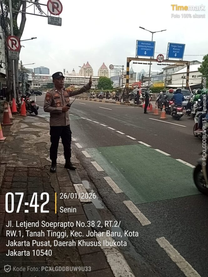 
					Polisi Ambil Alih Titik Rawan, Arus Lalu Lintas Johar Baru Terkendali di Jam Sibuk