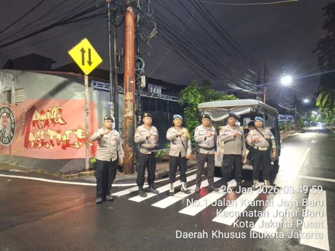 
					Dini Hari Usai Hujan, Polisi Sisir Johar Baru Cegah Gangguan Kamtibmas