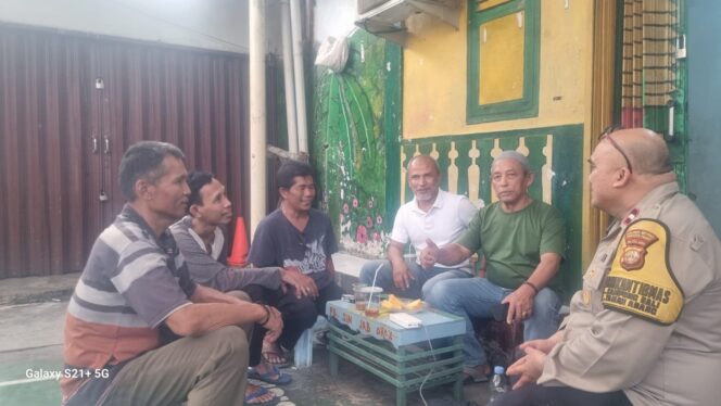 
					Bhabinkamtibmas Kampung Bali Laksanakan Patroli dan Sambang Dialogis, Sampaikan Pesan Kamtibmas kepada Warga RW 04