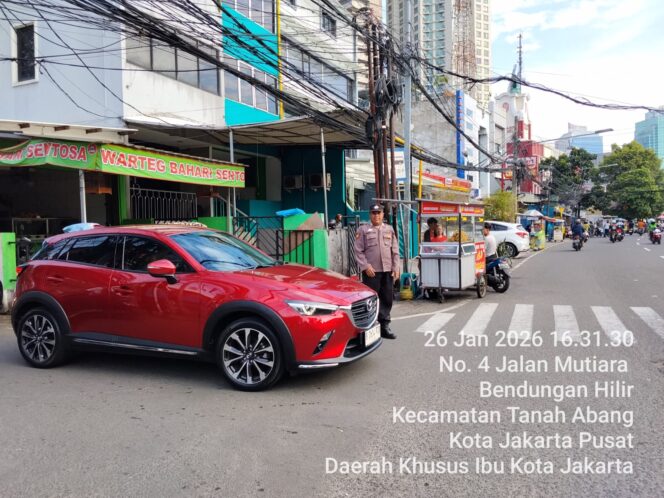 
					Polsek Metro Tanah Abang Laksanakan Pengaturan Lalu Lintas dan Police Hazard di Bendungan Hilir