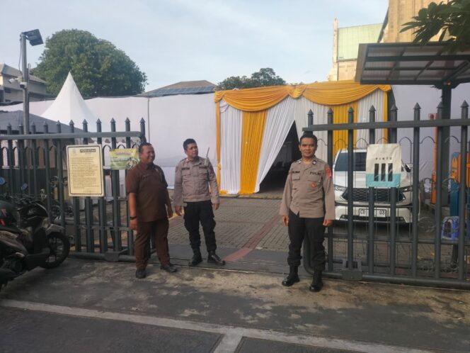 
					Pelayan Polri Dalam HUT 50 Tahun Imamat Kardinal Suharyo” Di Gereja Katedral Sawah Besar