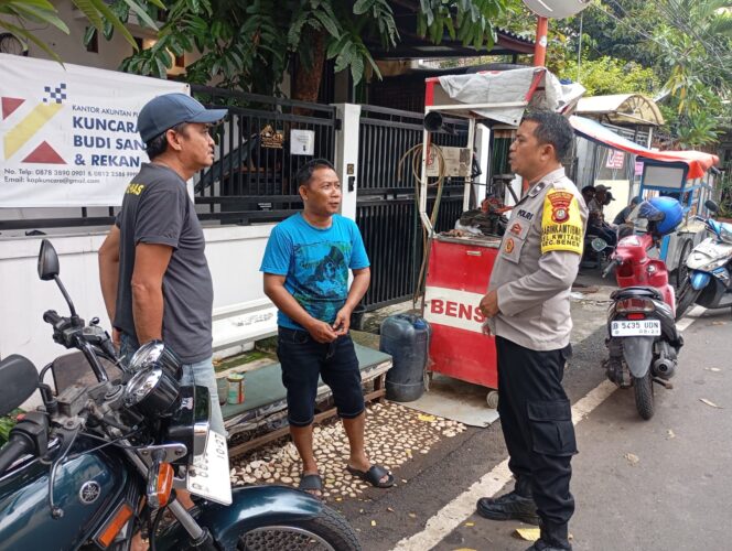 
					Bhabinkamtibmas Kwitang Laksanakan Patroli dan Sambang Wilayah, Perkuat Sinergi Jaga Kamtibmas