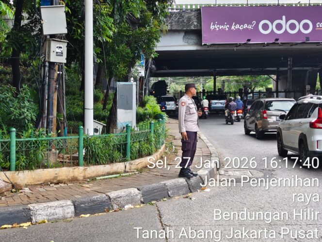 
					Patko 1053 Laksanakan Strong Point Sore Hari di TL Pejompongan Raya, Arus Lalu Lintas Terpantau Lancar