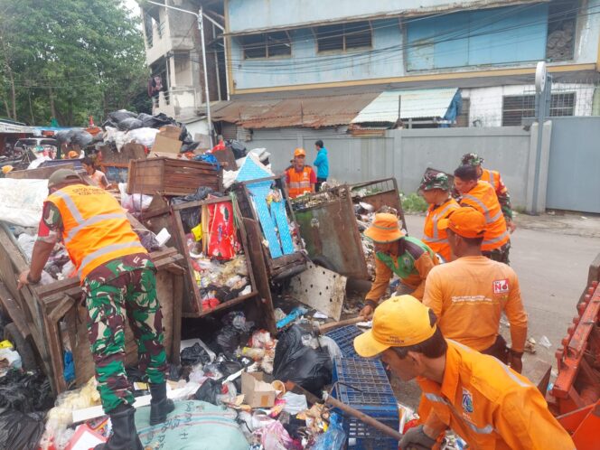
					Kegiatan ini merupakan bentuk nyata kepedulian TNI AD terhadap kebersihan lingkungan dan kesehatan masyarakat.