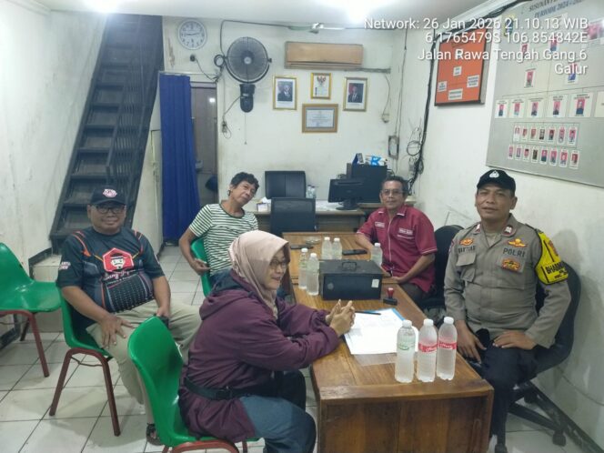 
					Jaga Kampung Tetap Aman, Polisi Galur Aktifkan Dialog Kamtibmas di Pos Kamling
