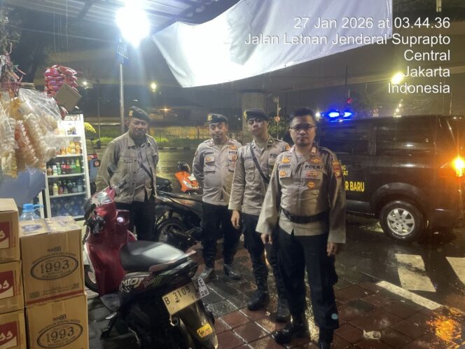 
					Menjaga Kota Tetap Terlelap, Patroli Dini Hari Polisi Sisir Johar Baru