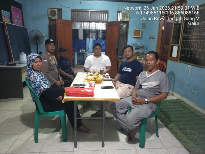 
					Aktifkan Peran Warga, Polisi Sambangi Pos Kamling RW 05 Galur
