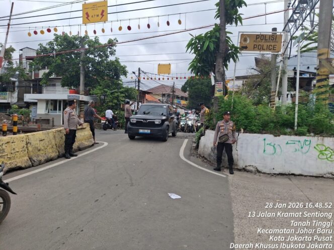 
					Jam Sibuk Sore, Polisi Lakukan Pengaturan Lalin di Kramat Sentiong Berlangsung Tertib