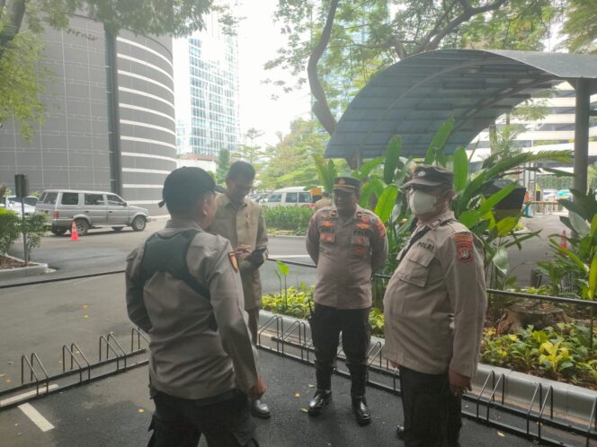 
					Polsek Metro Tanah Abang Laksanakan Patroli Dialogis dan Sosialisasi Barcode Sahabat Polisi di Mid Plaza