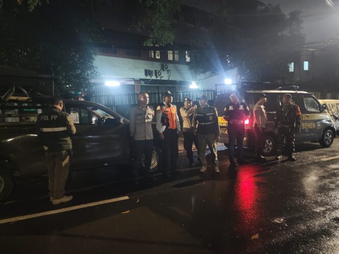 
					Polsek Senen Gelar Apel Ops Cipta Kondisi dan Patroli Gabungan Tiga Pilar