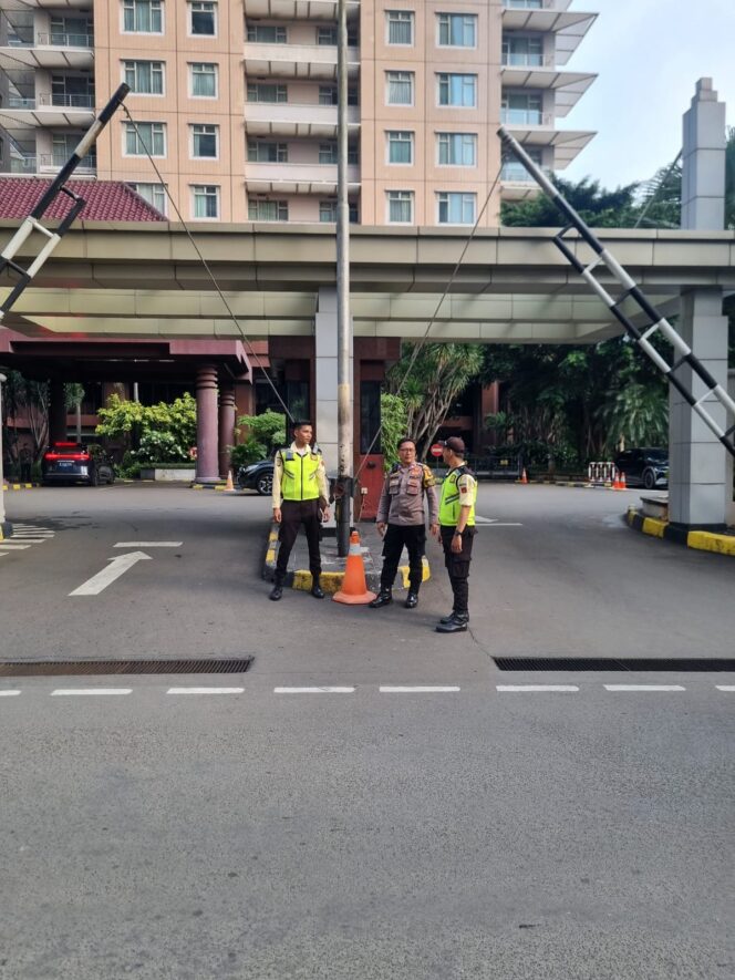 
					Sambang Bhabinkamtibmas ke Pos Security Apartemen Istana Sahid Guna Meningkatkan Harkamtibmas