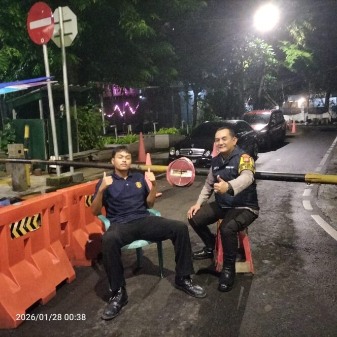 
					Bhabinkamtibmas Menteng Sambangi Satkamling RW 06, Perkuat Keamanan Lingkungan