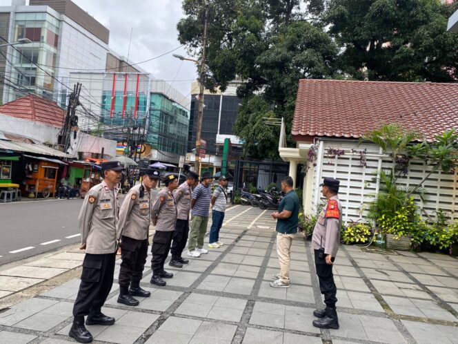 
					Polsek Senen Terapkan Pengamanan Humanis Saat Aksi Unjuk Rasa Mahasiswa