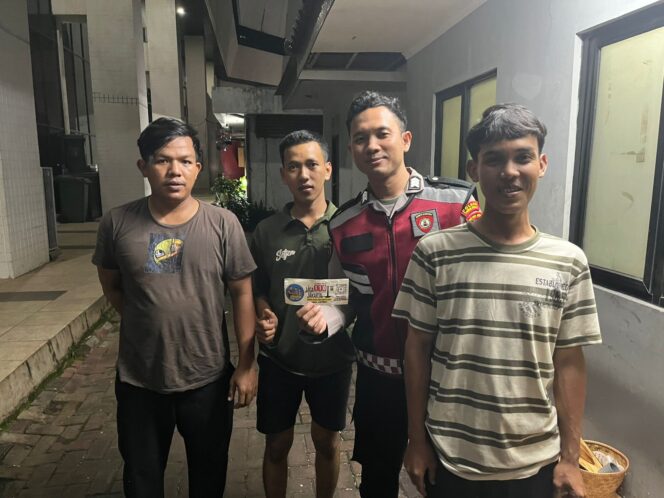 
					Warga Sawah Besar Diajak Curhat Kamtibmas via Barcode Polisi