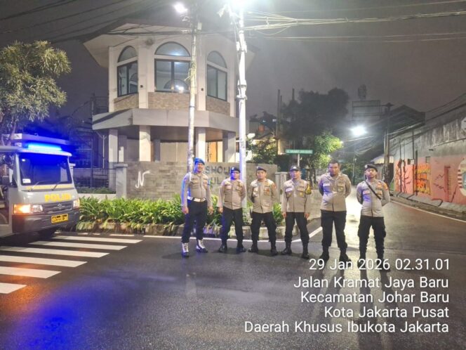 
					Dini Hari Menyusuri Johar Baru, Polisi Perketat Patroli Cipta Kondisi Jaga Wilayah Tetap Kondusif