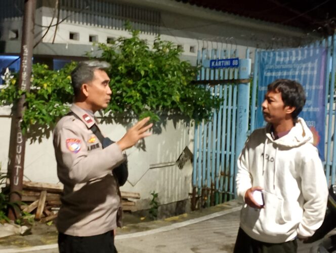 
					Patroli Dini Hari, Polisi dan Linmas Perkuat Keamanan Lingkungan Kartini