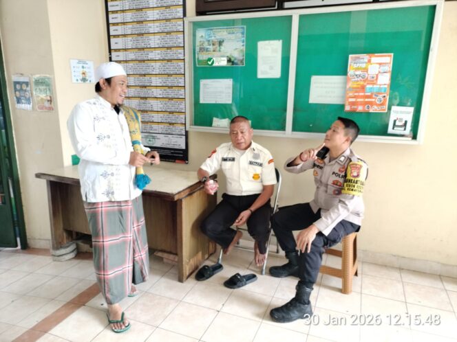 
					Patroli dan Sambang Dialogis, Polri Perkuat Keamanan Jelang Salat Jumat di Kemayoran