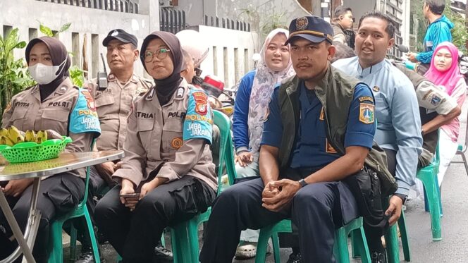 
					Polwan Jaga Jakarta Bersama Kader Jumantik Galur, Edukasi Pencegahan KDRT di Lingkungan Warga