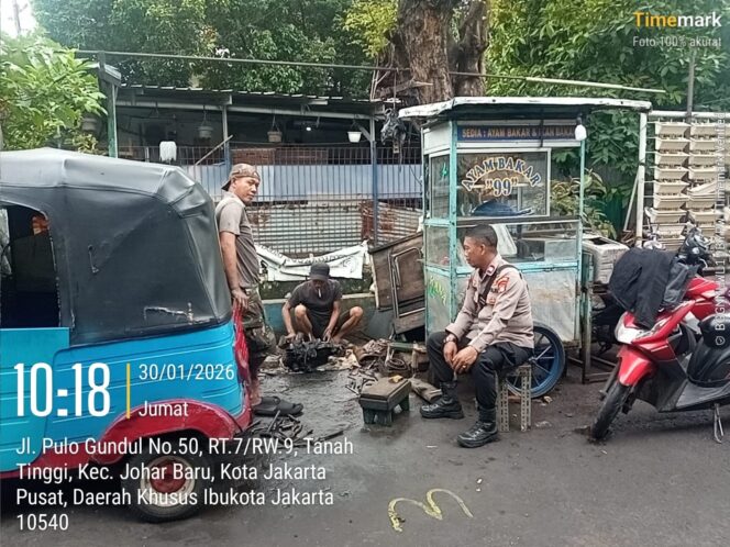 
					Kapolsubsektor Tanah Tinggi Laksanakan Patroli Dialogis, Warga Diimbau Tidak Terprovokasi Tawuran