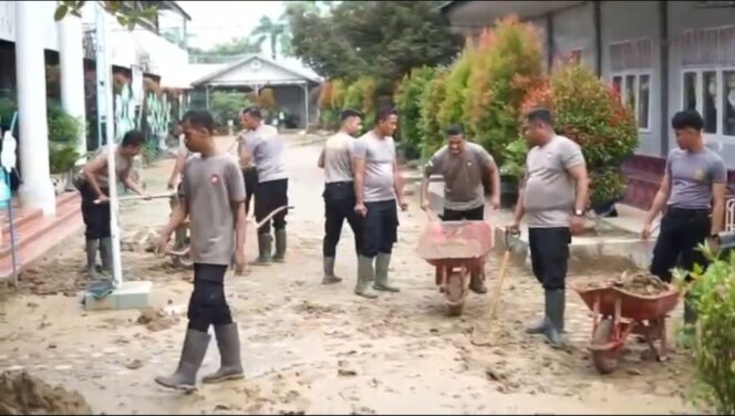 
					Komitmen Pemulihan Pascabencana, Polri Pastikan SMPN 2 Langsa Siap Digunakan Kembali