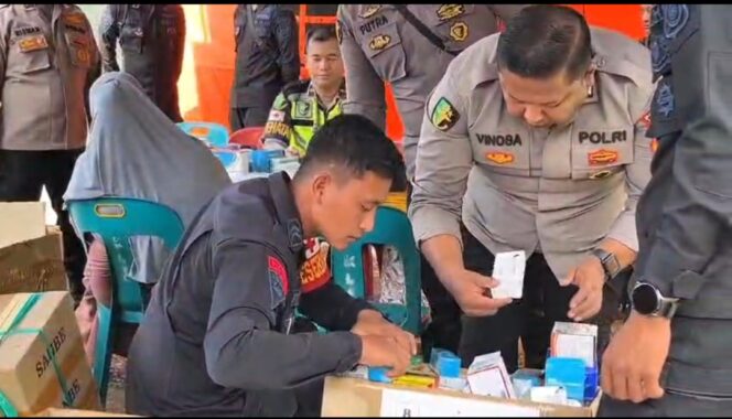 
					Dari Posko hingga Pintu Rumah, Polri Hadir Pastikan Layanan Kesehatan Warga Terdampak Bencana di Kala Segi Aceh Tengah