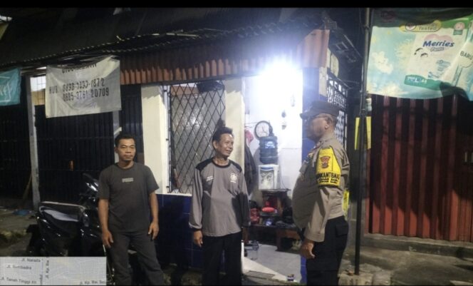 
					Bhabinkamtibmas Johar Baru Sambang Poskamling, Wujudkan Lingkungan Aman Tanpa Tawuran