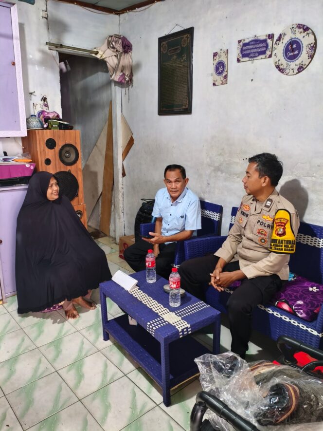 
					Bhabinkamtibmas Kebon Melati Sambangi Tokoh Masyarakat di Jalan Sabeni, Sampaikan Imbauan Kamtibmas