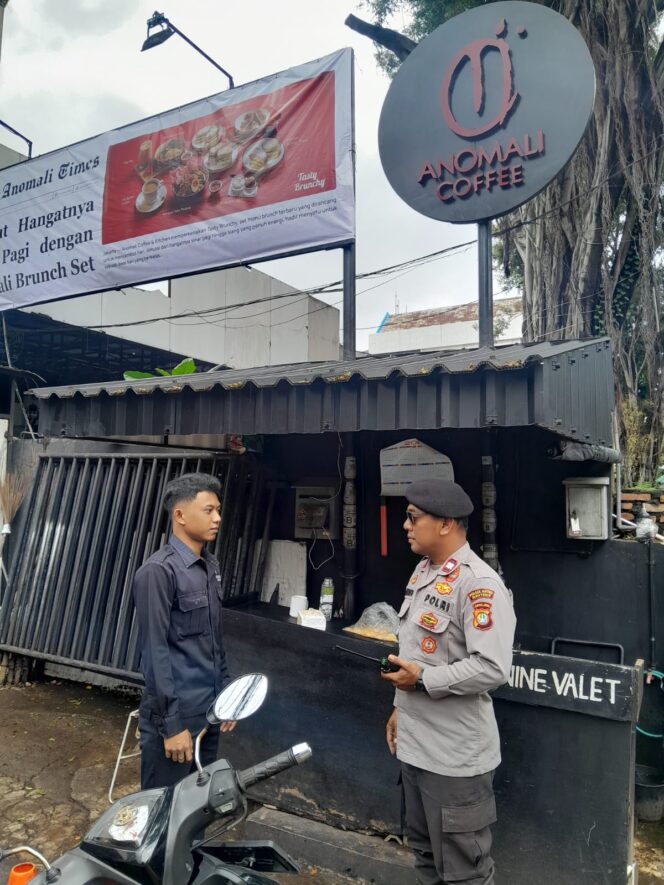 
					Polisi Tempel Barcode Sahabat Patroli di Jalan Cik Ditiro Menteng, Layanan Aduan Masyarakat Makin Mudah