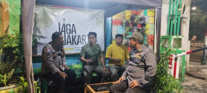 
					Bhabinkamtibmas Aktif Sambangi Warga, Keamanan Kemayoran Terpantau Kondusif