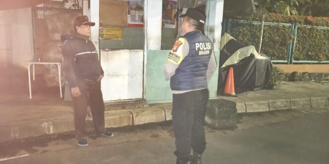 
					Bhabinkamtibmas Gondangdia Sambangi Satkamling Jalan Cemara, Perkuat Pencegahan Kejahatan
