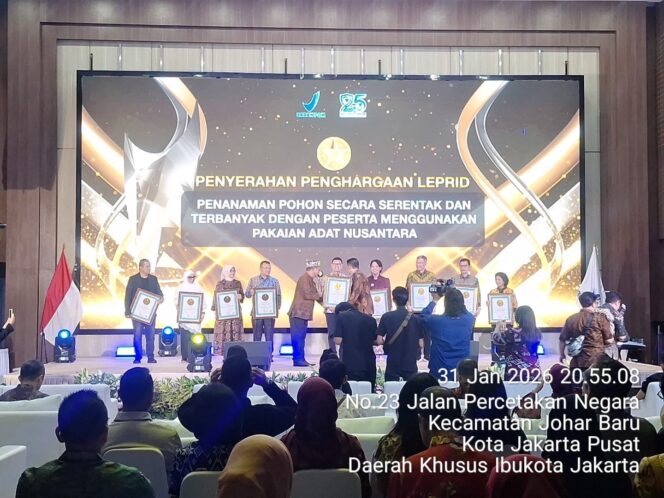 
					Polri Terima Penghargaan Khusus di Puncak HUT ke-25 BPOM RI, Apresiasi Sinergi Pengawasan Obat dan Makanan