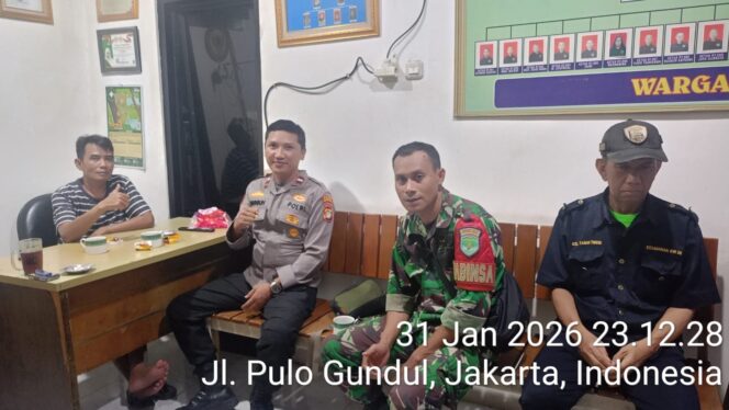 
					Ketuk Pintu Pos Sekretariat RW Jelang Tengah Malam, Polisi dan TNI Perkuat Cooling System di Tanah Tinggi