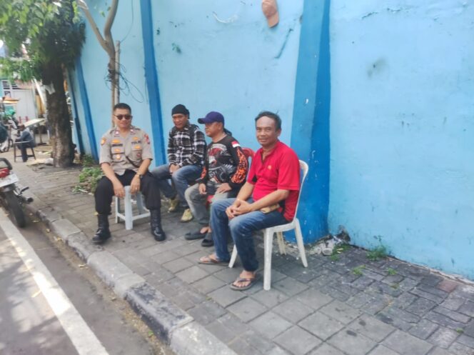 
					Kapolsubsektor Kayu Awet Turun Langsung ke Permukiman, Patroli dan Sambang Perkuat Keamanan Johar Baru