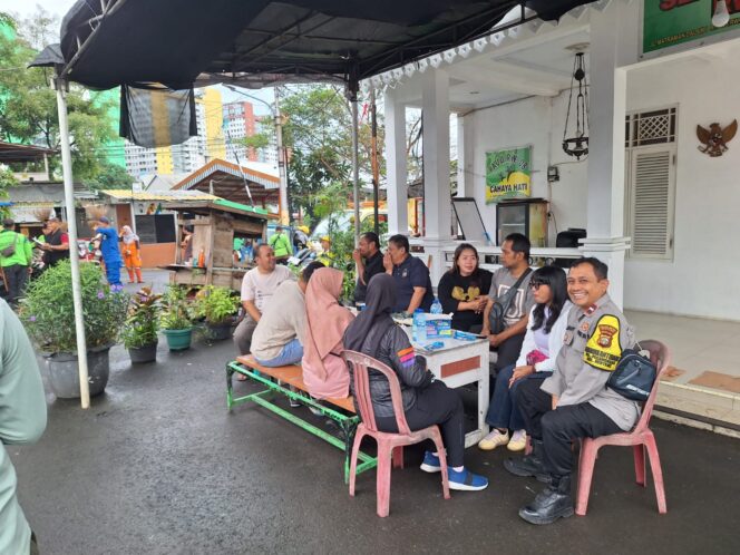 
					Gerebek Lumpur Pegangsaan, Tiga Pilar dan Warga Bersatu Antisipasi Banjir di Menteng
