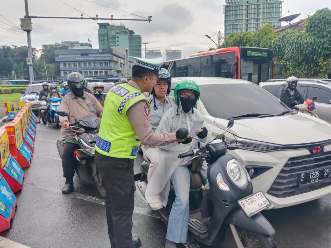 
					Satlantas Polres Jakpus Sosialisasikan Ops Keselamatan Jaya 2026 di Tugu Tani dan Stasiun Cikini