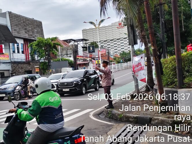 
					Polisi Siaga Pagi, Arus Lalu Lintas di TL Penjernihan Terpantau Lancar