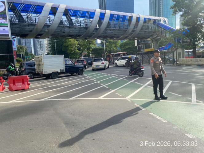 
					Polsek Metro Tanah Abang Hadir Pagi Hari, Atur Lalu Lintas di Karet Pasar Baru Barat V