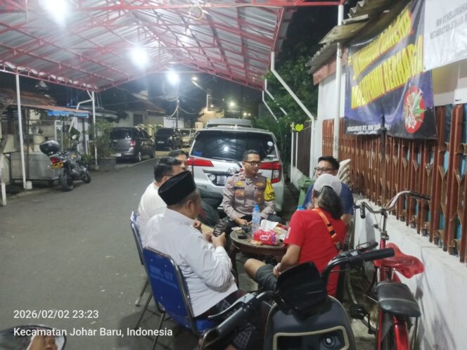 
					Jalin Sinergi dengan Tokoh Masyarakat, Polisi Jaga Stabilitas Kampung Rawa