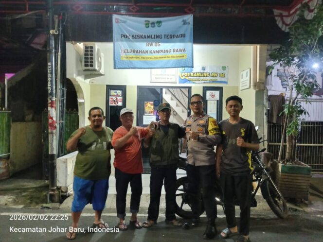 
					Malam Sambangi Poskamling RW 05, Polisi Patroli Perkuat Keamanan Kampung Rawa