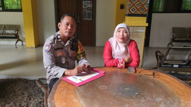 
					Bhabinkamtibmas Patroli Siang dan Sambang Kamtibmas di SMA Negeri 20 Jakarta Pusat