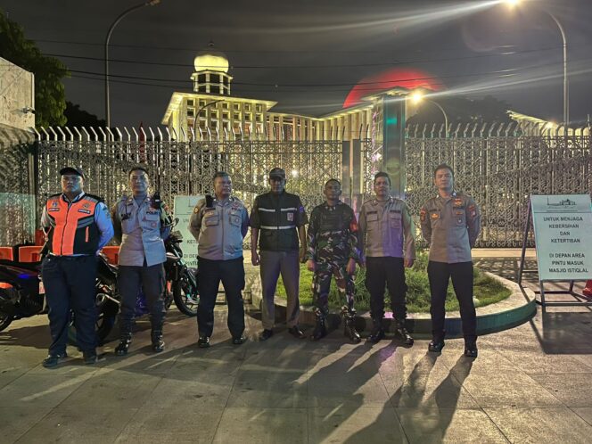 
					Patroli Mobile 3 Pilar Polsek Sawah Besar Antisipasi Gangguan Kamtibmas di Area Publik