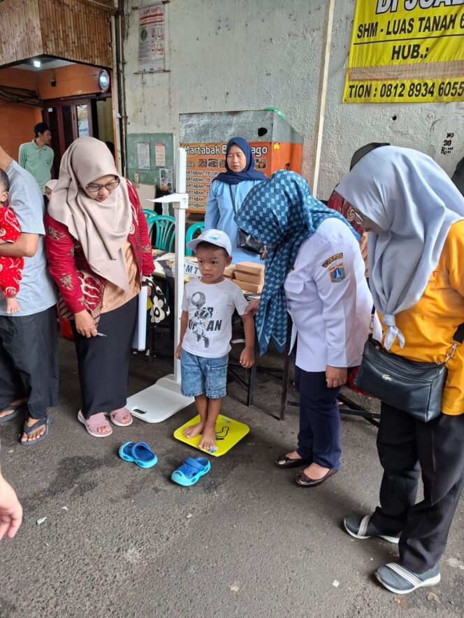 
					Monitoring Posyandu RW 01 Kampung Rawa, Bhabinkamtibmas Dukung Layanan Kesehatan Warga